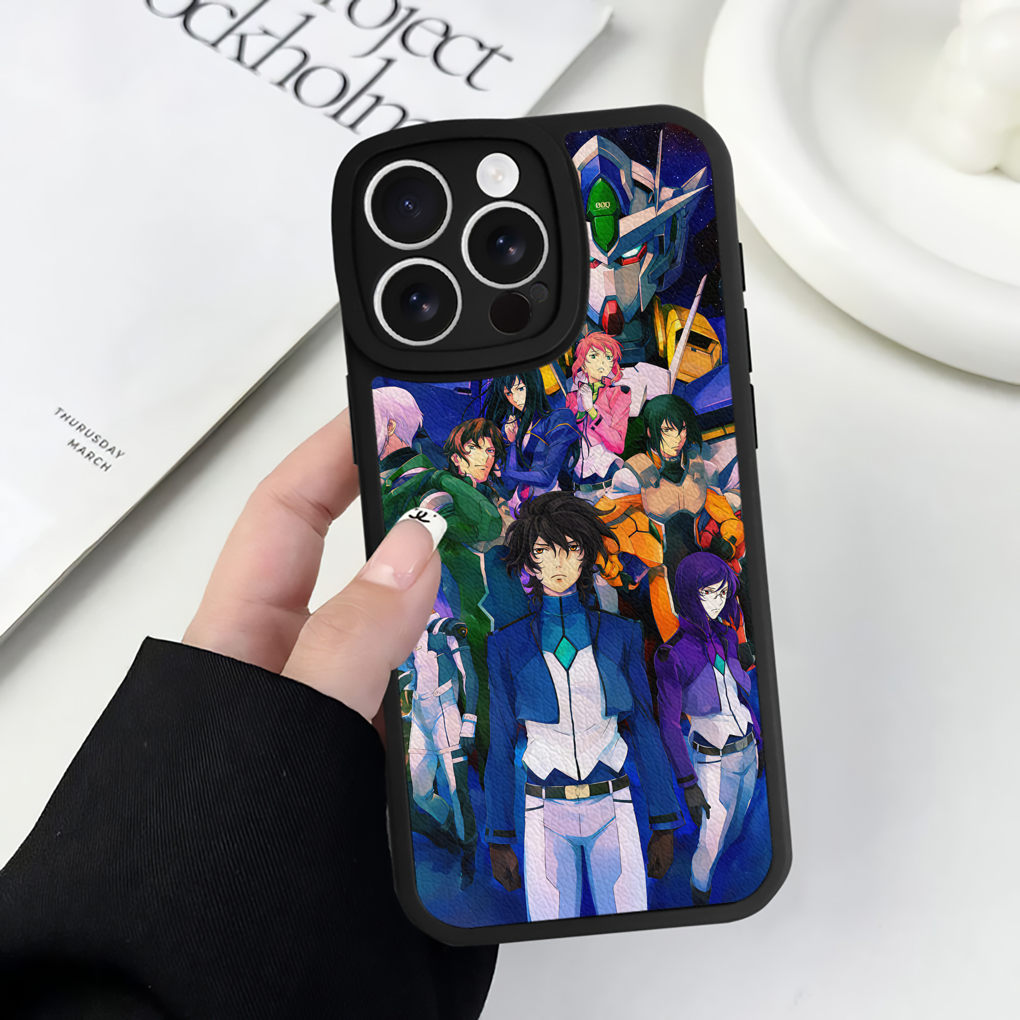 （画像用） 機動戦士ガンダム Mobile Suit Gundam 【iPhone 16シリーズ対応】シリコンスマホケース（レザー調） 材質：シリコン
